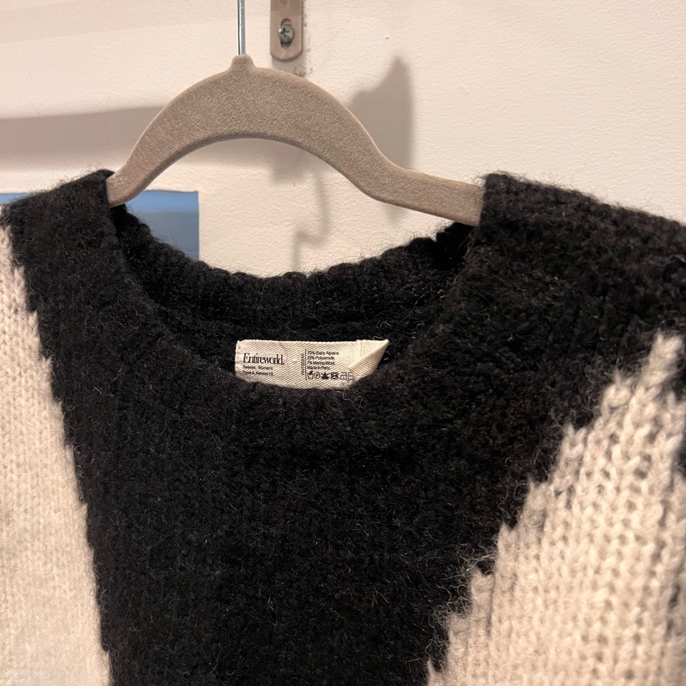 Rare Entireworld black & white oversized sweater